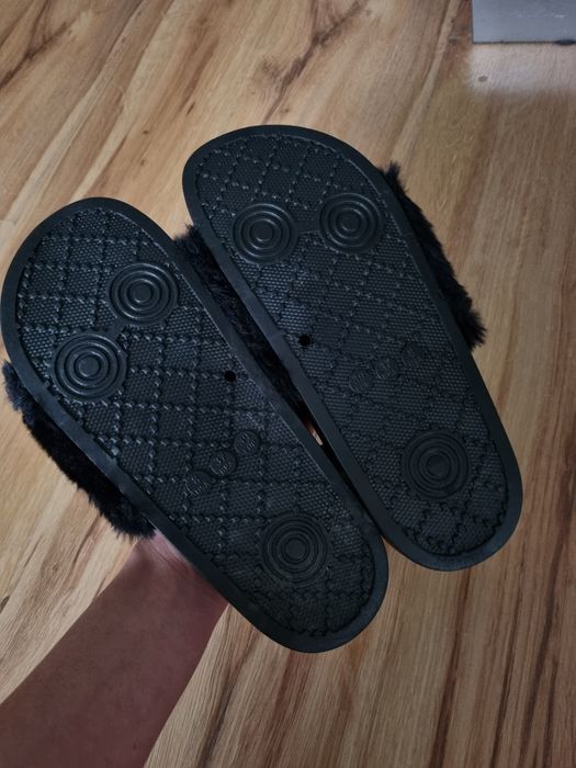 Czarne kapcie z futerkiem, klapki kapcie króliczek r. 38