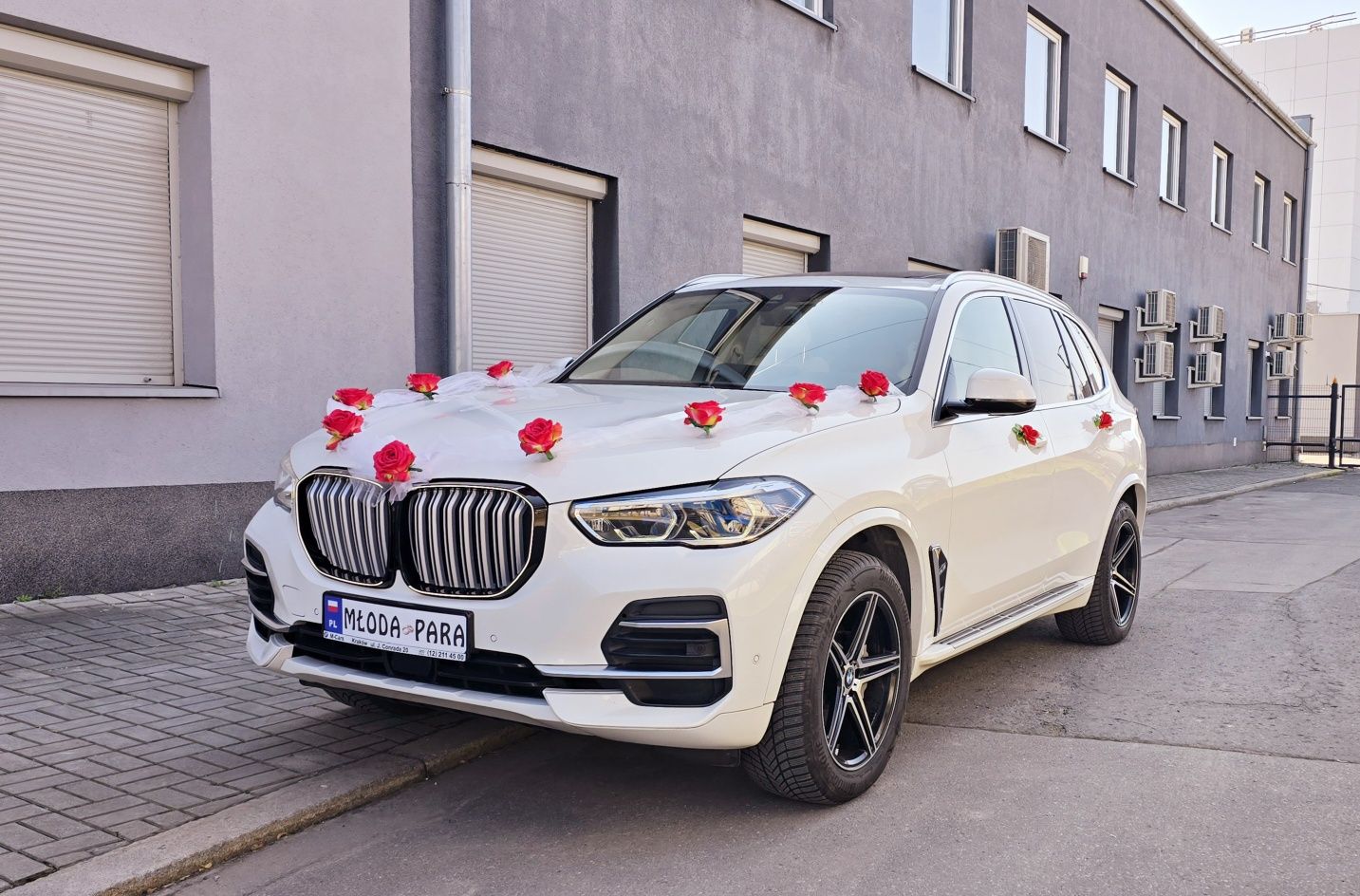 BMW X5. 4X4. Nowe Auto do Ślubu Samochód na Wesele Biały Suv