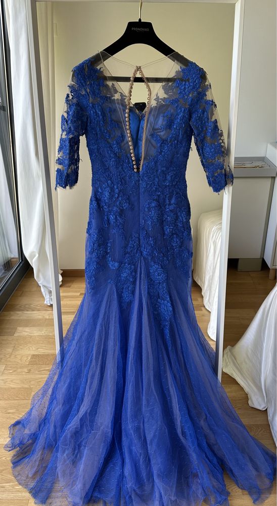 Vestido cerimónia Pronovias renda azul corte sereia