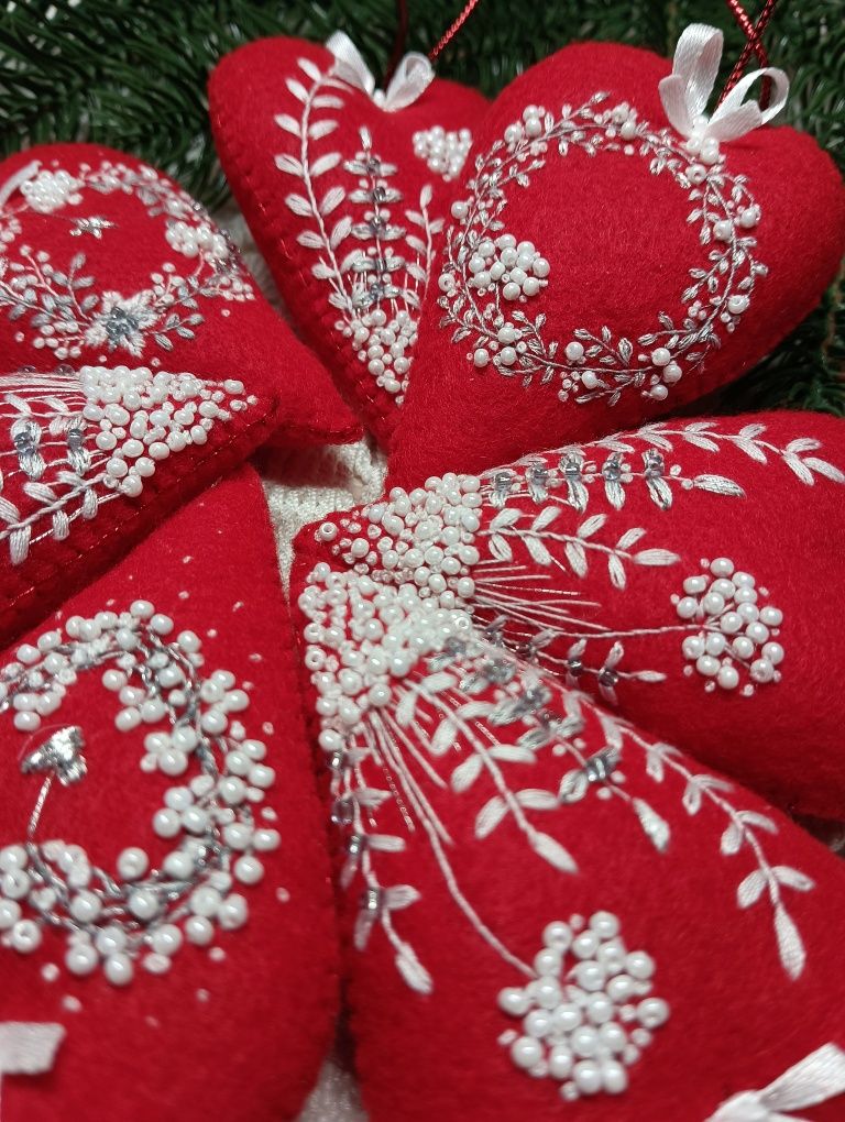Новогодние украшения из фетра