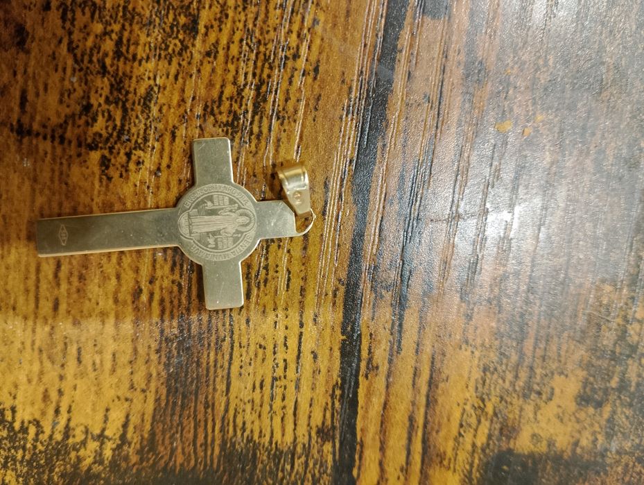 Używany Krzyżyk złoty św. Benegdyta