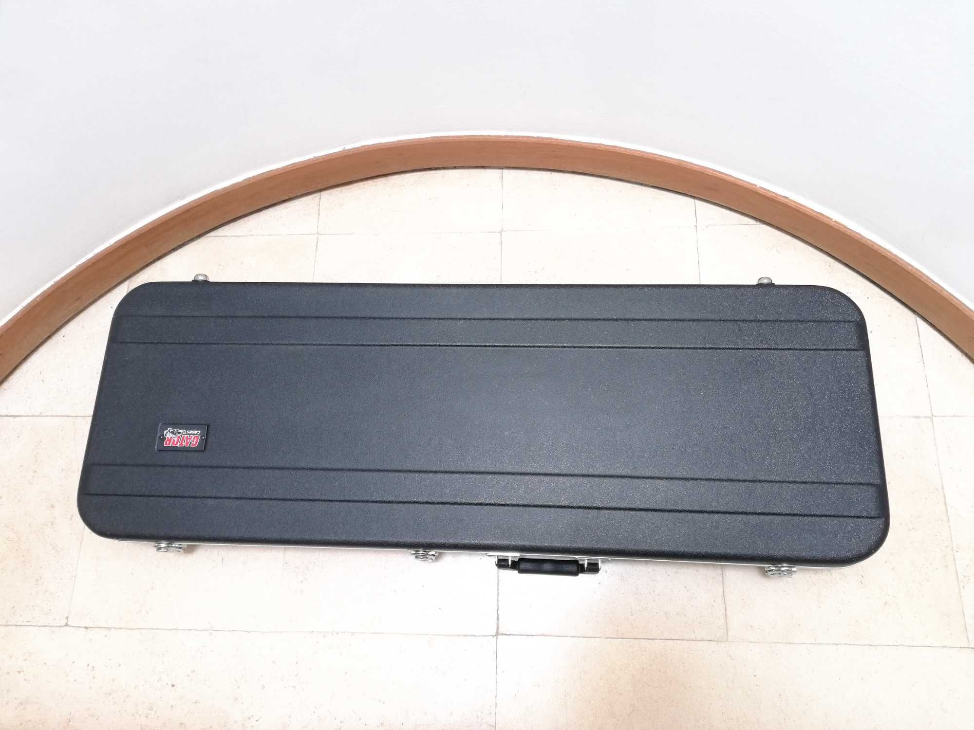 Fender Player Stratocaster + Hardcase Gator