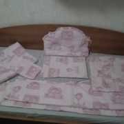 комплект бортиков и постельного белья для детской кроватки