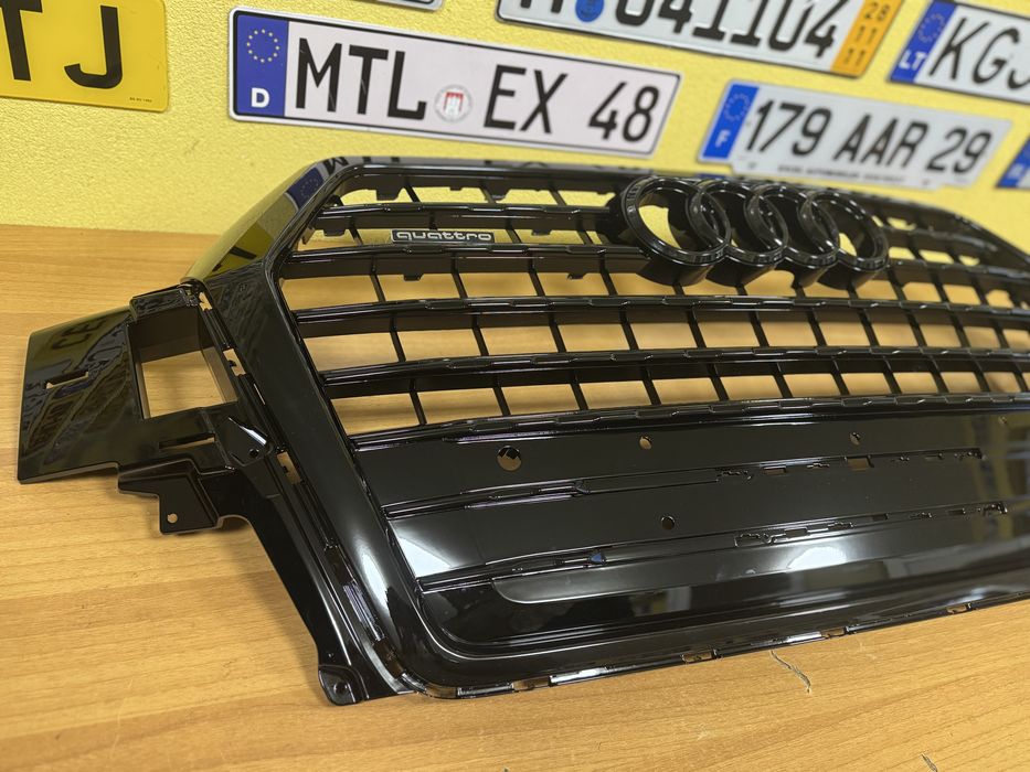 Решітка радіатора Audi Q7 4M  2016+ стиль SQ7 Full Black 4M0853651JFUQ