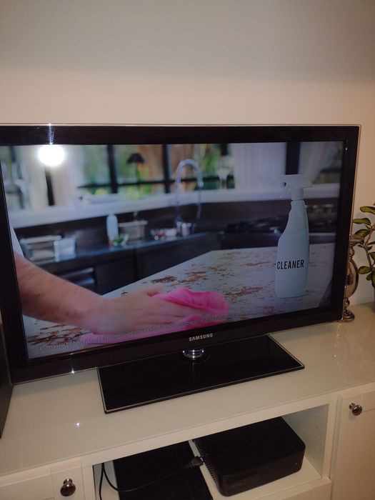 Telewizor Samsung 37" LED 160 W