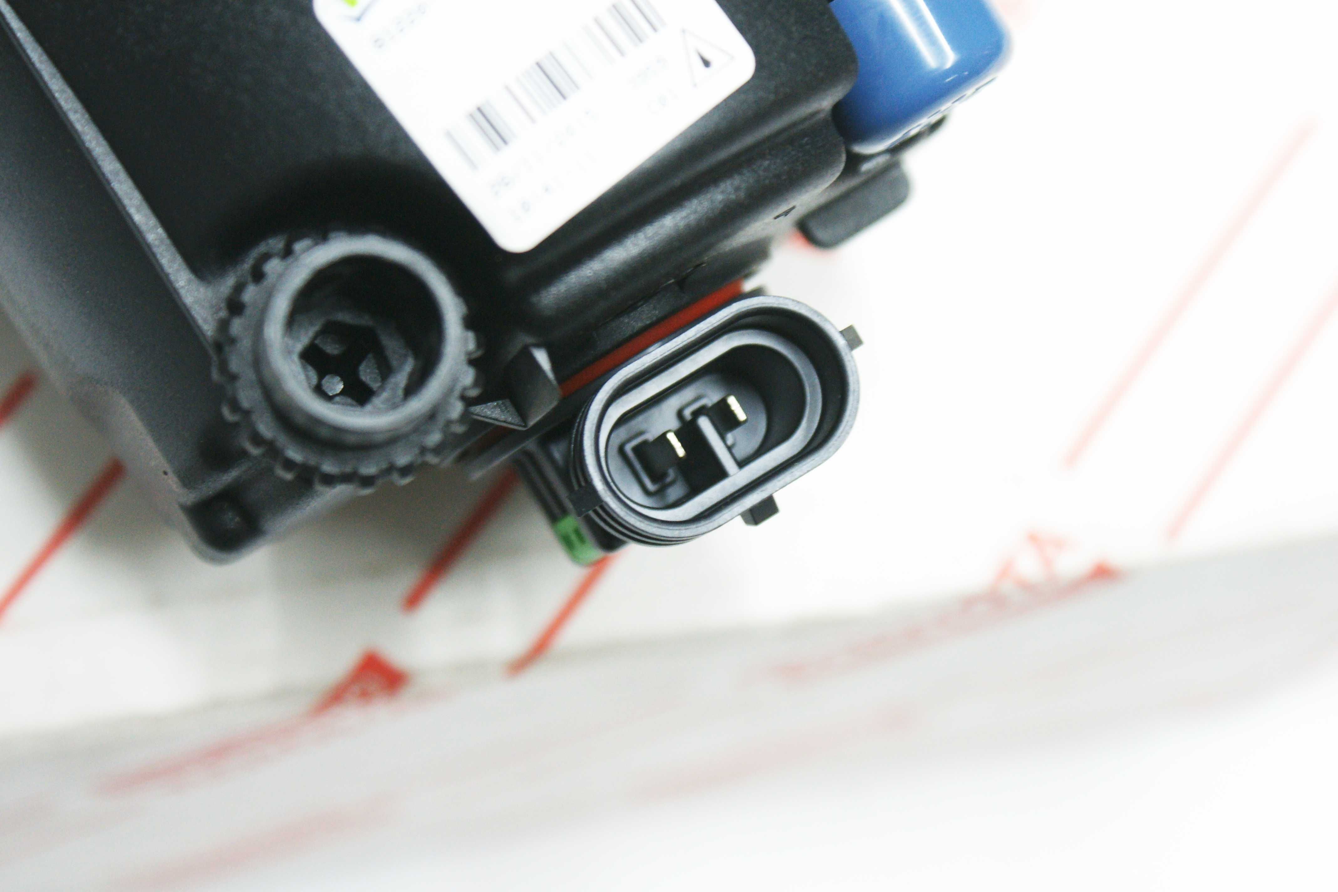 Halogen lewy OE Toyota Corolla E12 Corolla Verso NOWY oryginalny