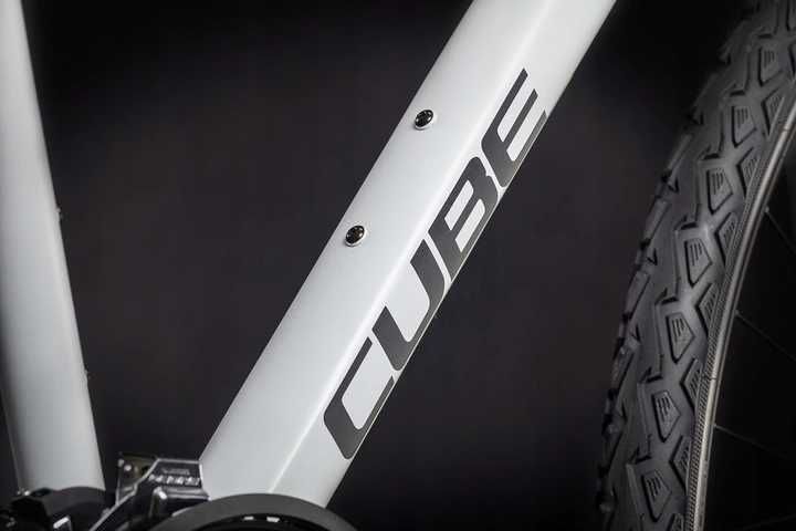 NOWY Rower CUBE NATURE PRO rozm 54 biały szary trekkingowy cross