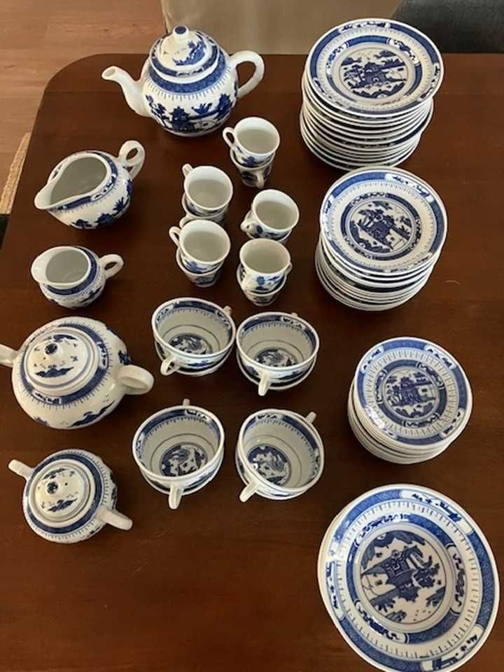 Peças - Serviço de cantão chinês, em porcelana.