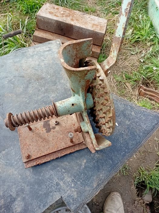 Продам кукурузочистку для бистрой чистки зерен от качана ссср