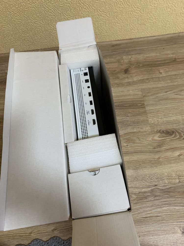 Продам Xbox one s 1 tb