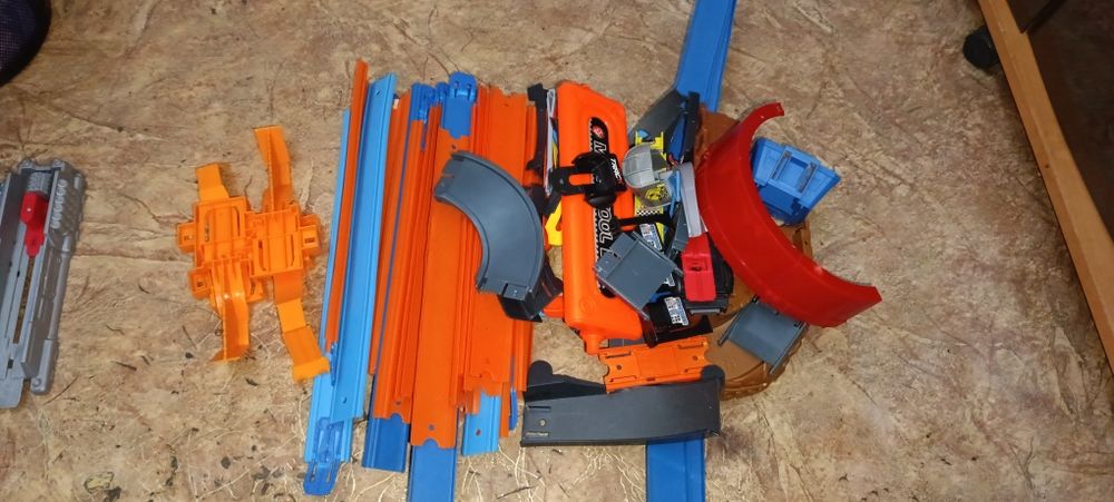 Hot wheels треки і машинки