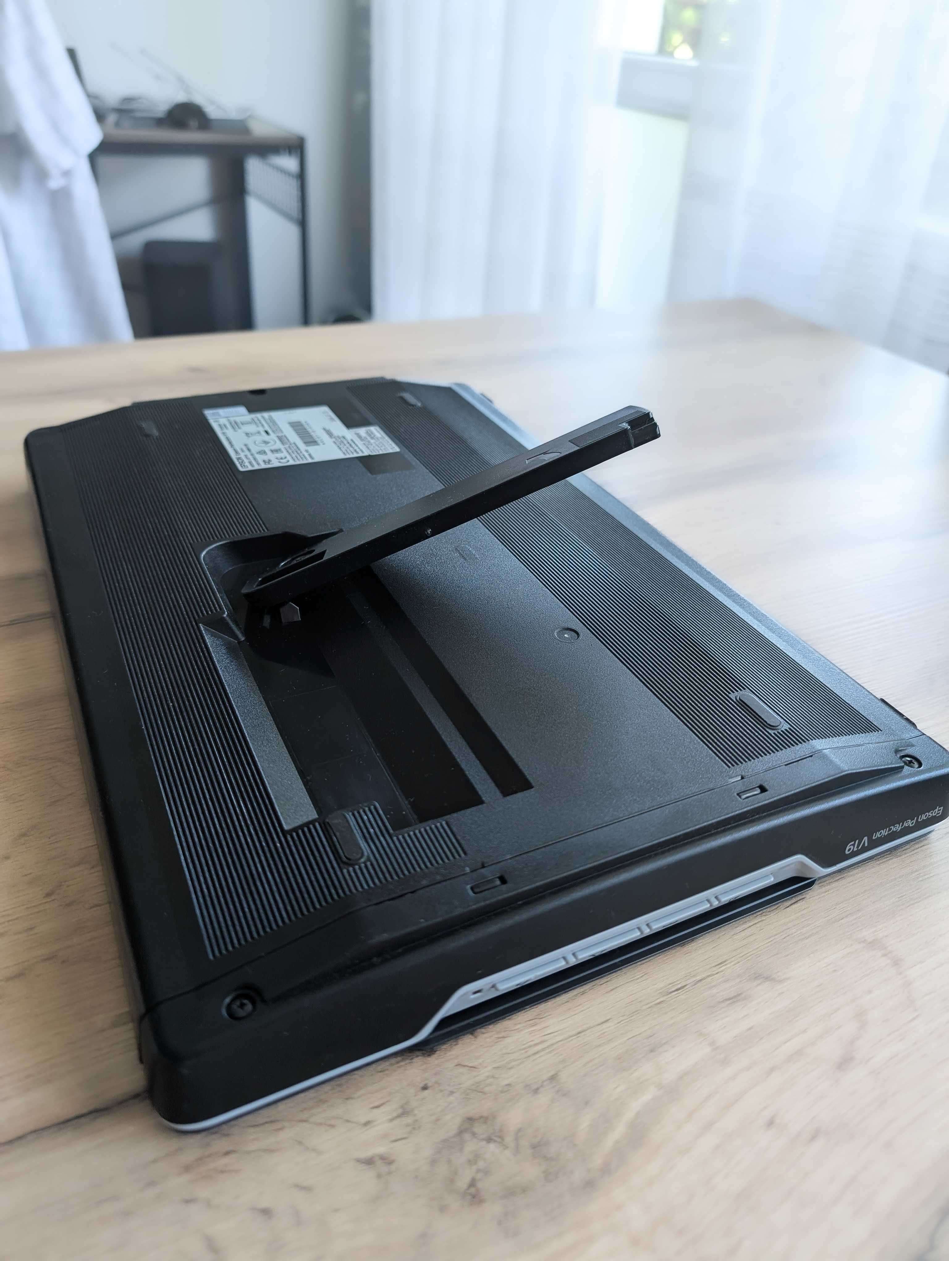 Skaner Epson Perfection V19 - stan idealny