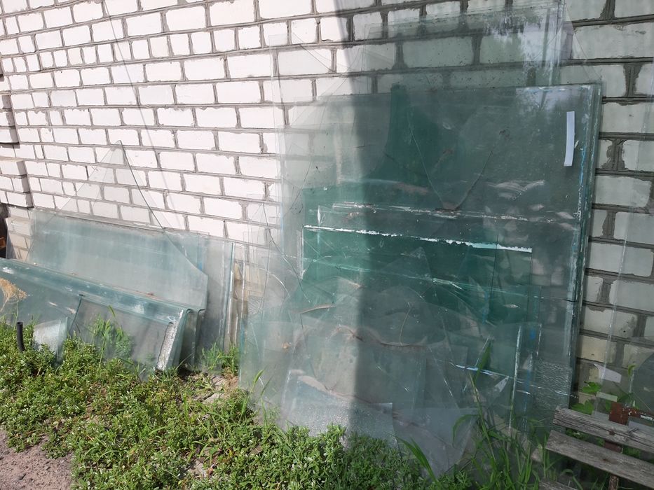 Продам  стікло  з рамами і без рам