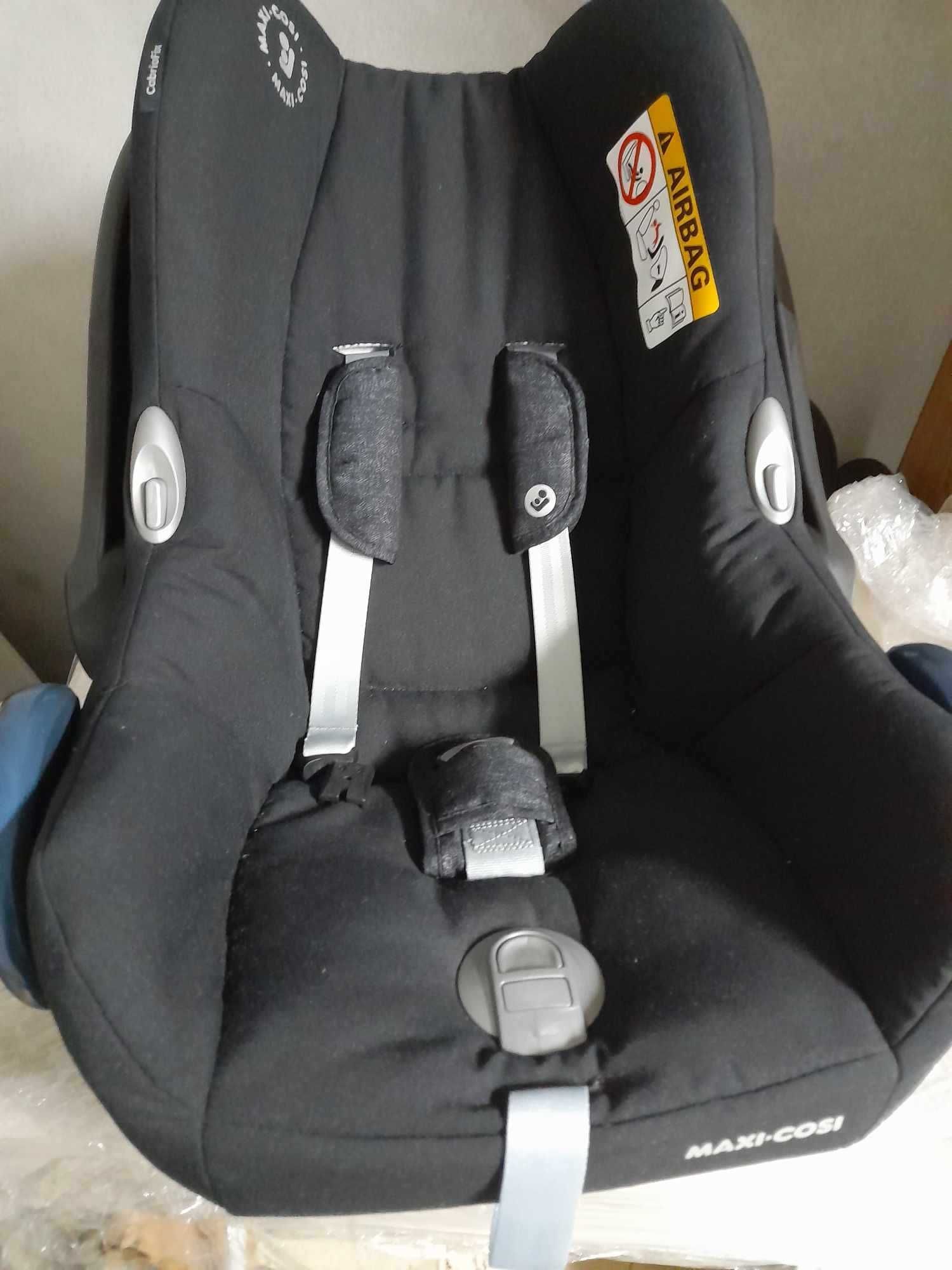 Ovo Maxi-Cosi Cabriofix Nomad black