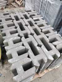 Łączniki betonowe przelotowe i narożne wysokość 25 cm
