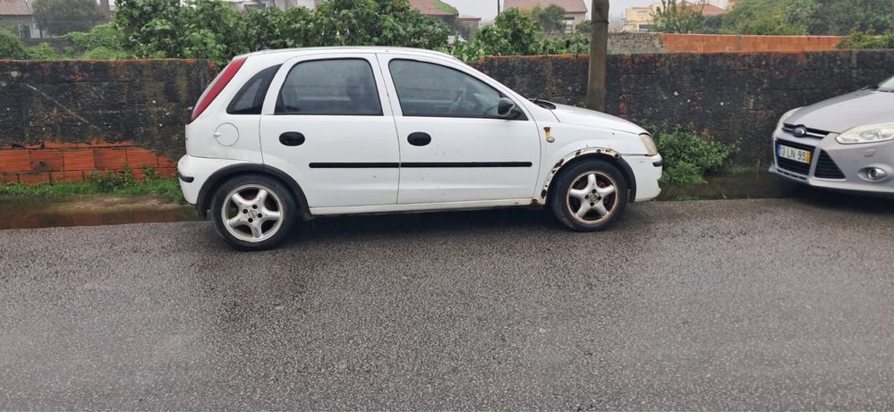 Vendo Opel Corsa 2004 carro tem problema nos bicos injetores vai junto