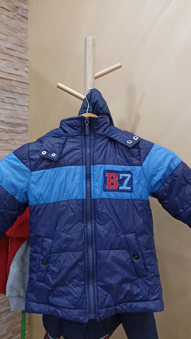 Продам  куртки осенние детские на рост 108-110