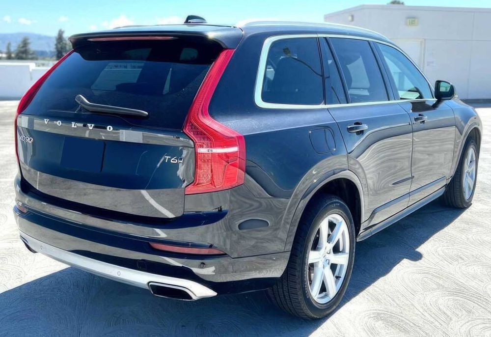Volvo XC90 T6      2020