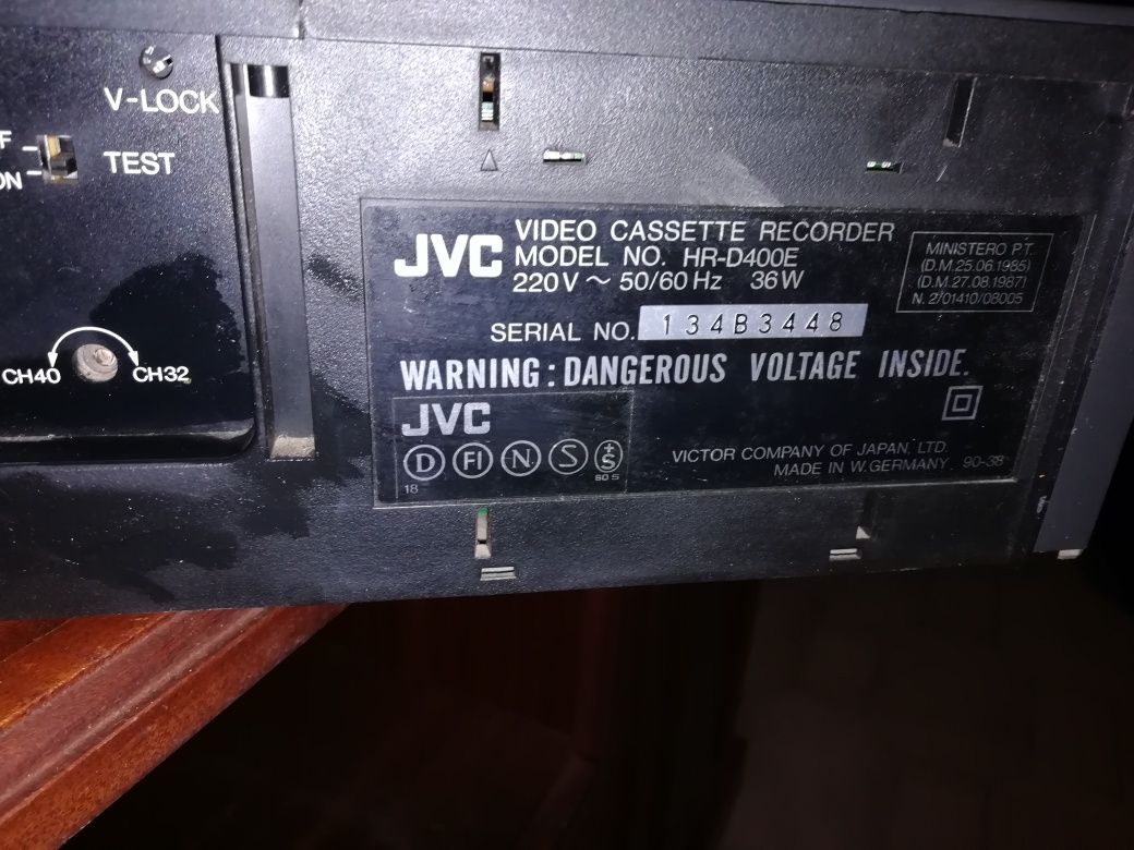 Leitor e Gravador de Cassetes VHS, JVC