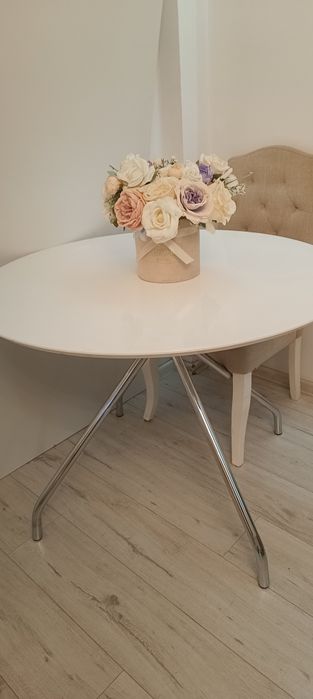 Stół okrągły biały