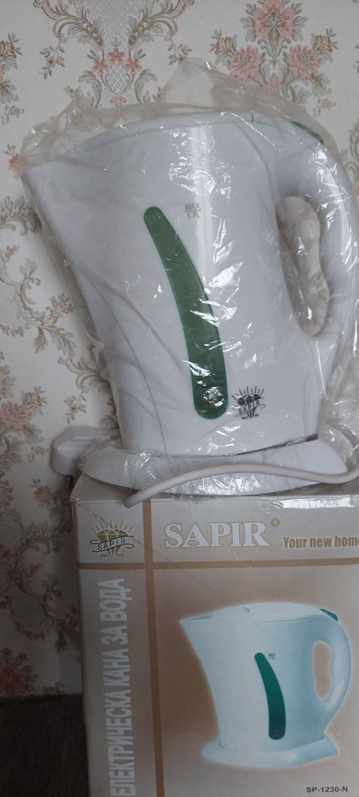 Продам електрочайник Sapir 1,7л пластик,  новий