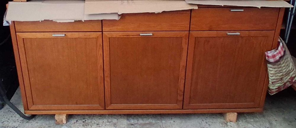 Aparador de muito boa qualidade - muito barato