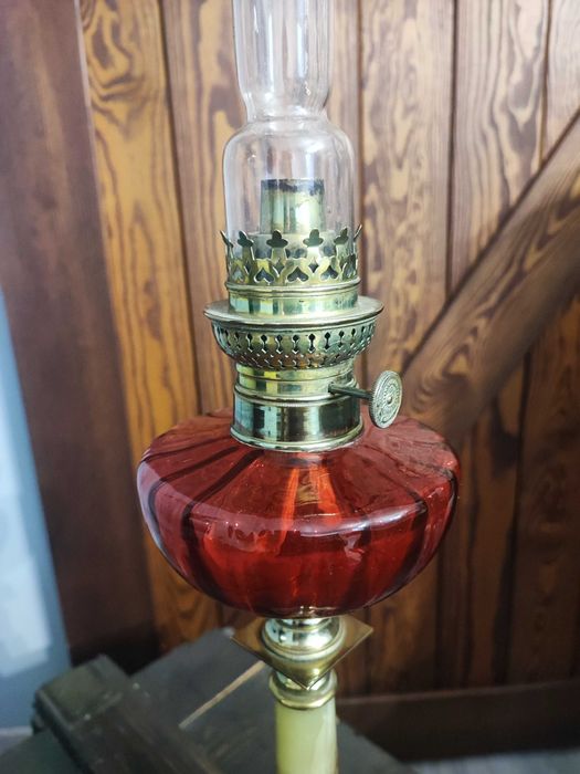 Kolumnowa lampa naftowa marmur mosiądz