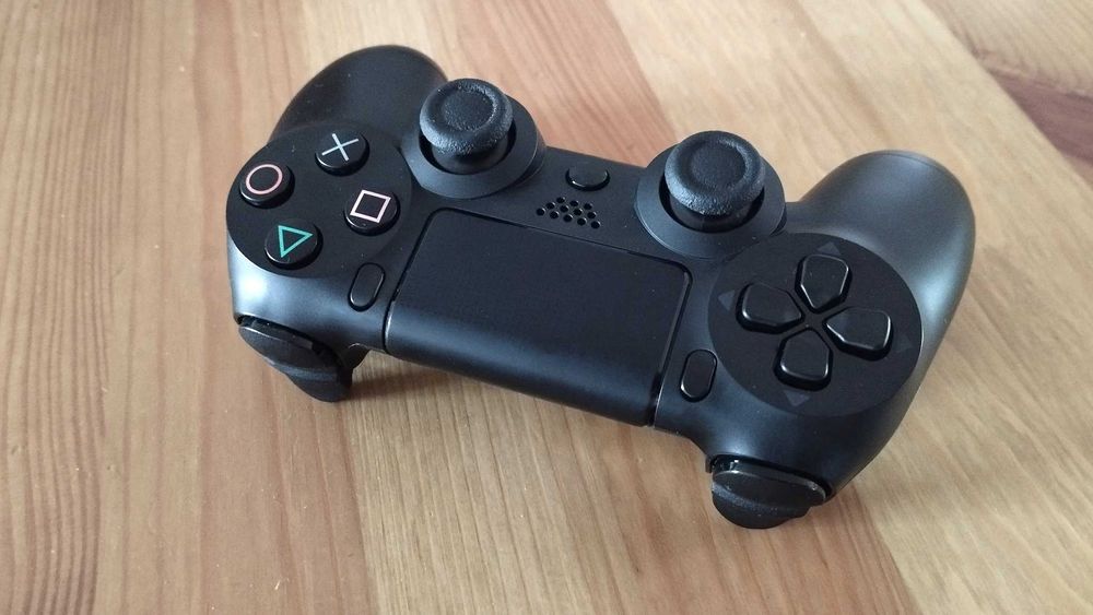 NOVA - PlayStation 4 1TB + Comando + Cabos - [Firmware 12.52]