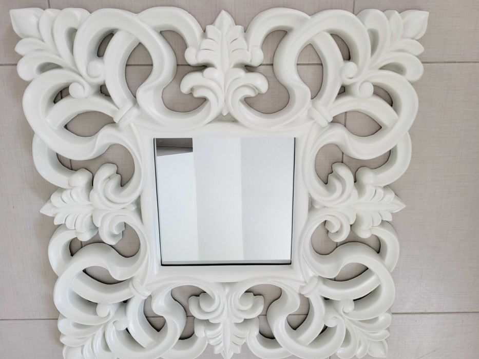 Espelho decorativo com moldura