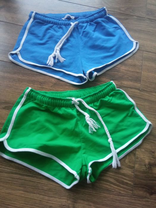 2 pary spodenek XS Butik
