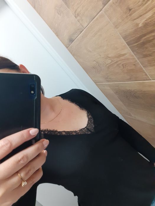 Bluzeczka Amisu z koronką
