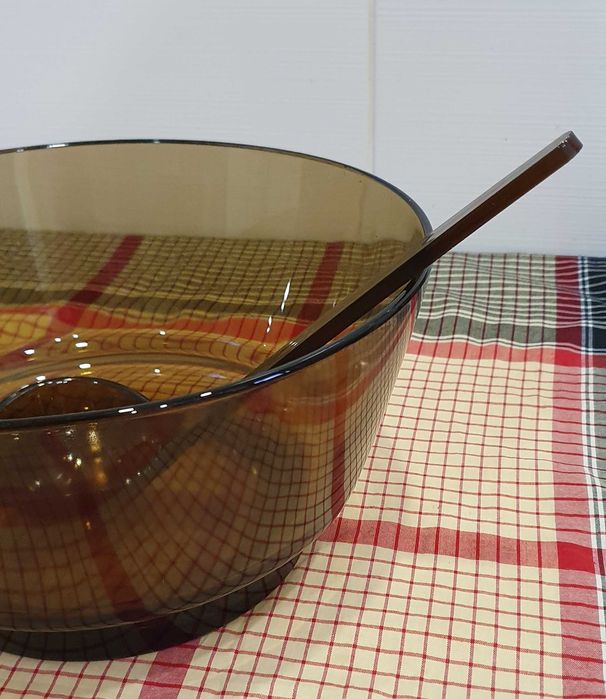 Taça em plástico rijo e colher