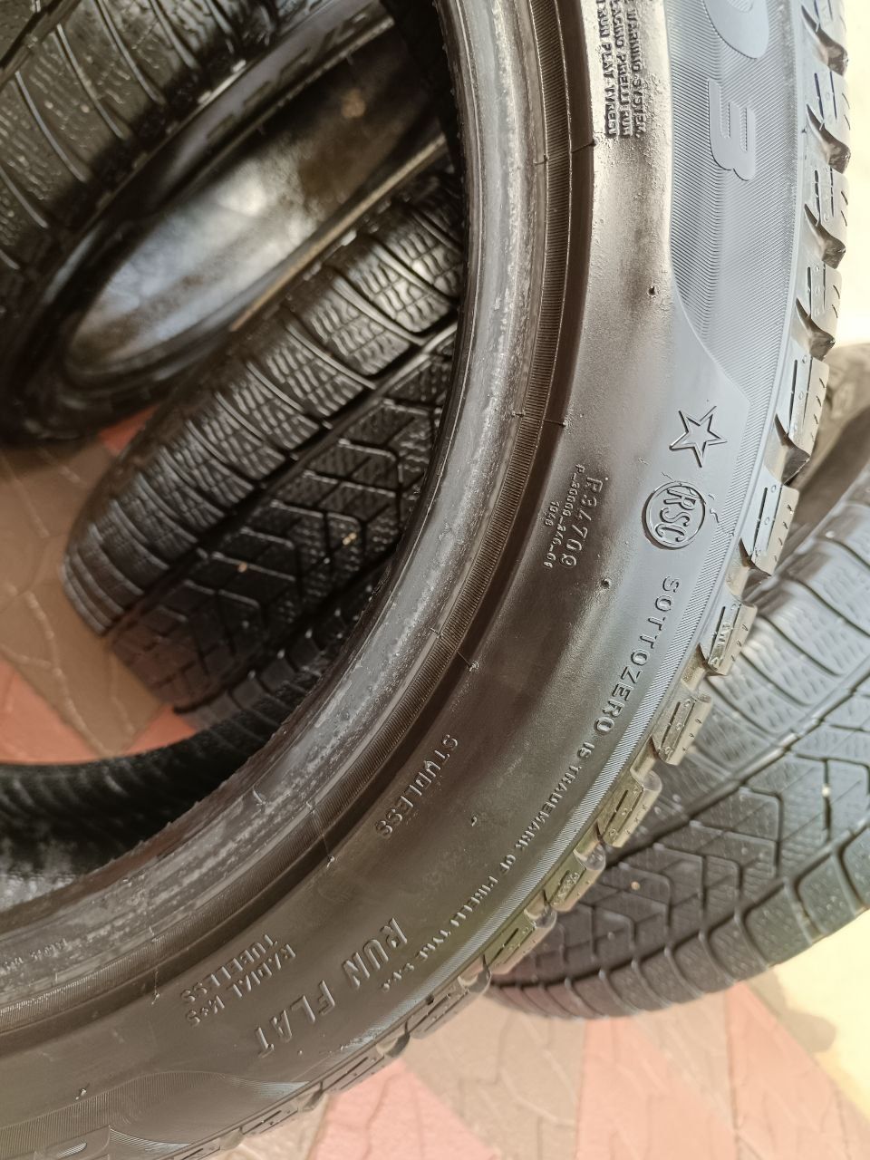Шини, гума на авто, зимова резина Pirelli sottozero 3 225/50/R18 rf