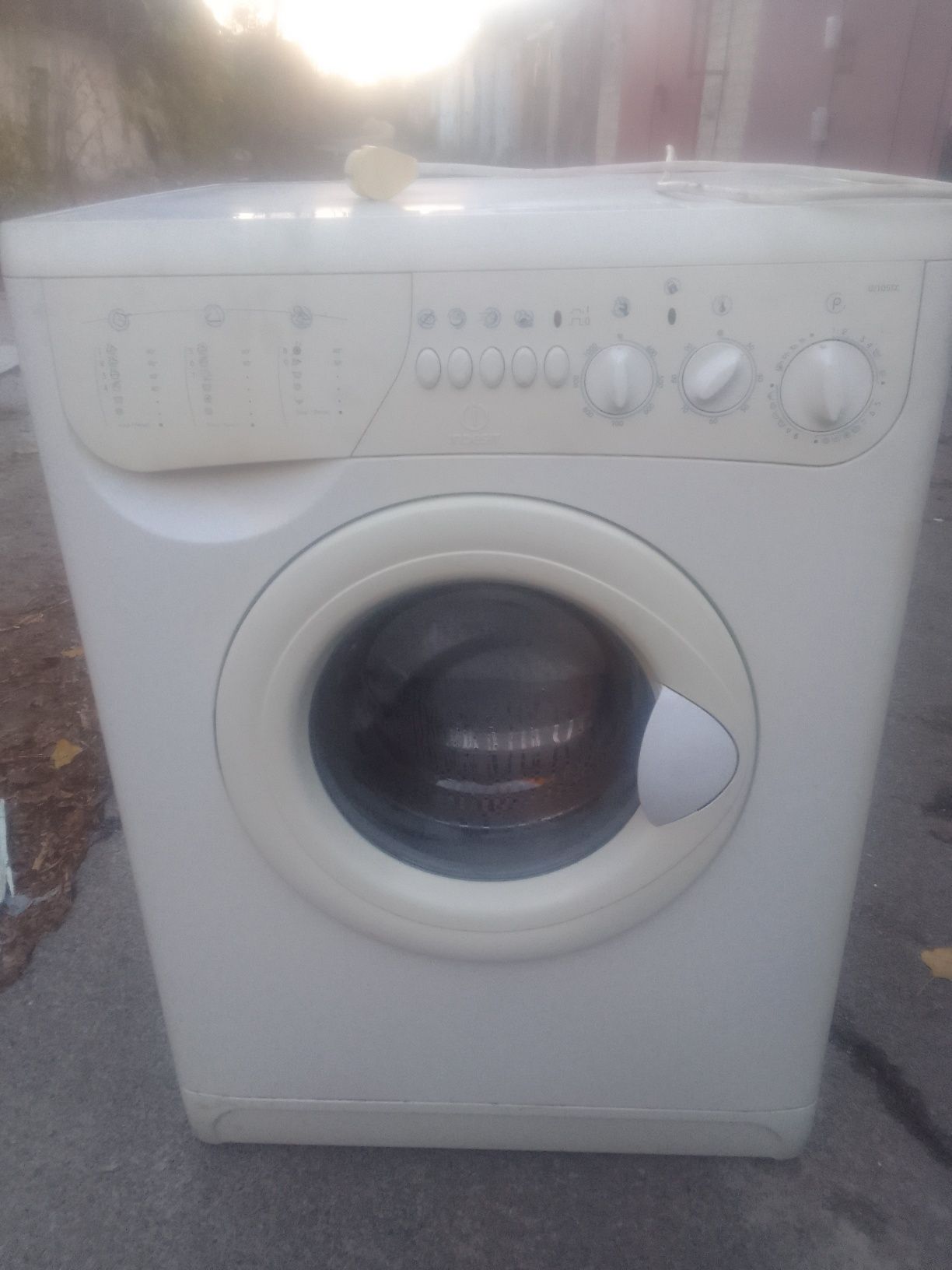 Пральна машинка Indesit W105TX