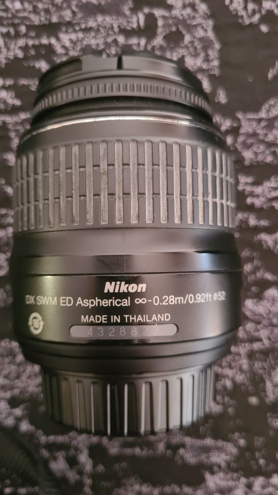 Câmara Nikon D3000 + objetiva 18-55mm f/3.5-5.6