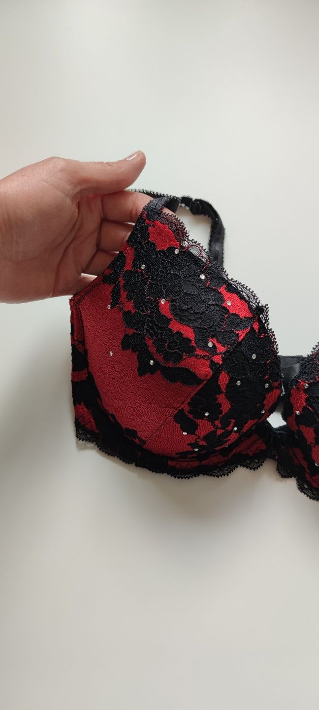 Biustonosz push up 75C / 34C F&F czarny czerwony połyskujący lekko dia