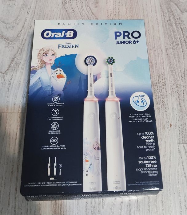 Набір щіток Oral-B Pro 3 3000 + Oral-B Junior Frozen 6+