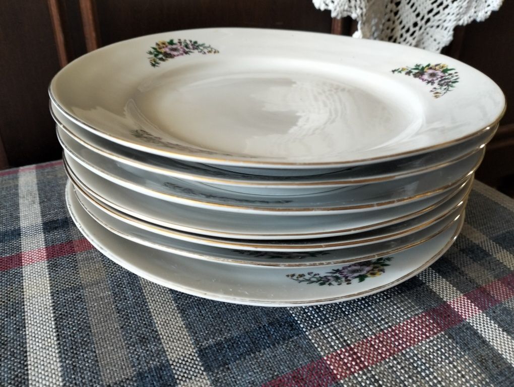 Zestaw bułgarskiej porcelany z okresu PRL; talerze obiadowe : 6+1