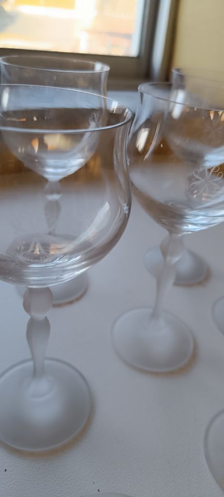6 copos de cristal com 5 bases. Usados. Em excelente estado