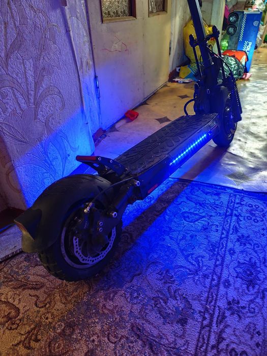 Электросамокат Crosser t4 ПОЛНЫЙ ПРИВОД
Электросамокат переделан на по