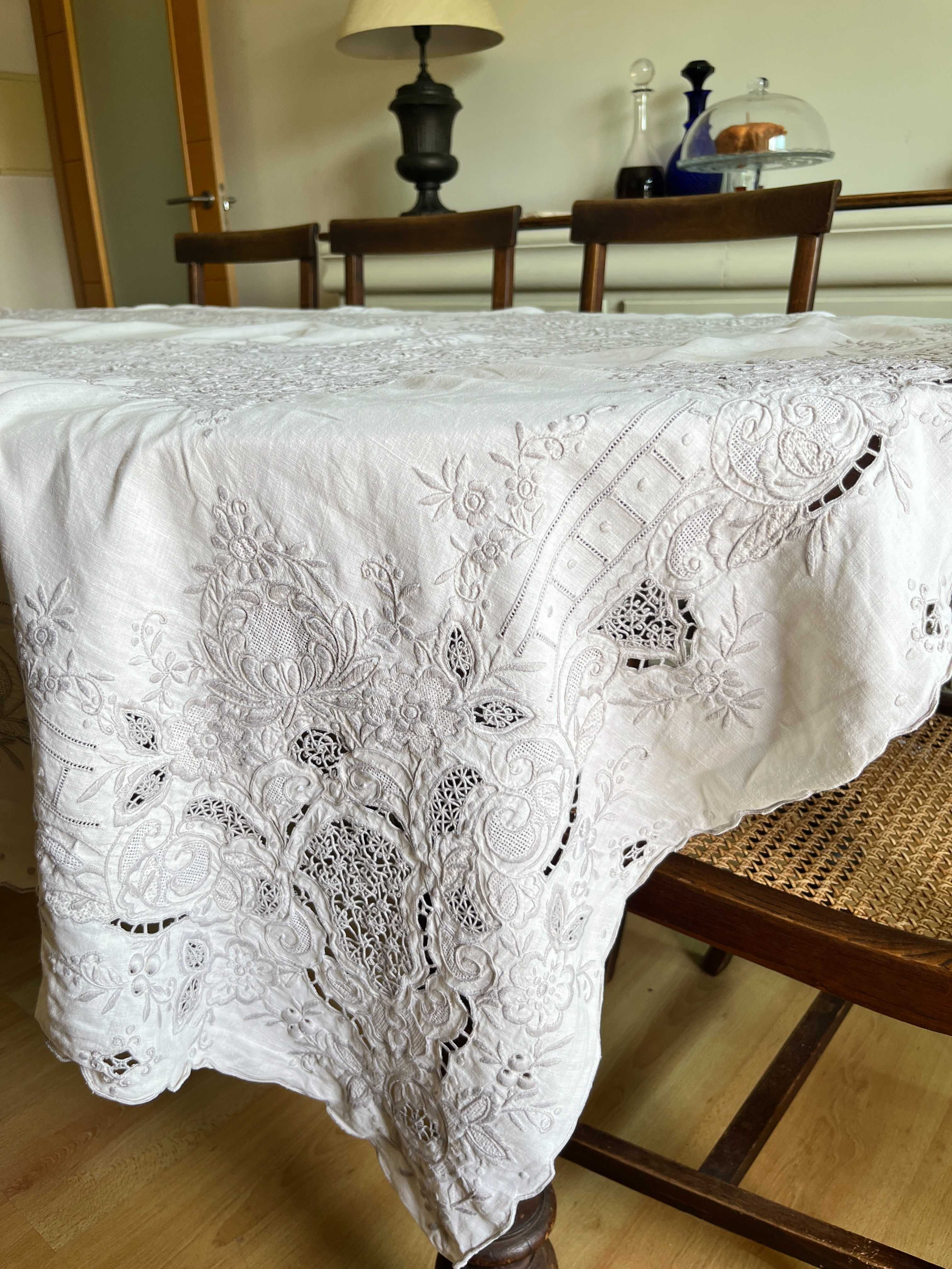 Toalha de Mesa em Bordado Madeira 100% Linho 8 Lugares