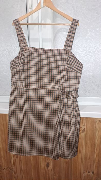 Жіночий сарафан.