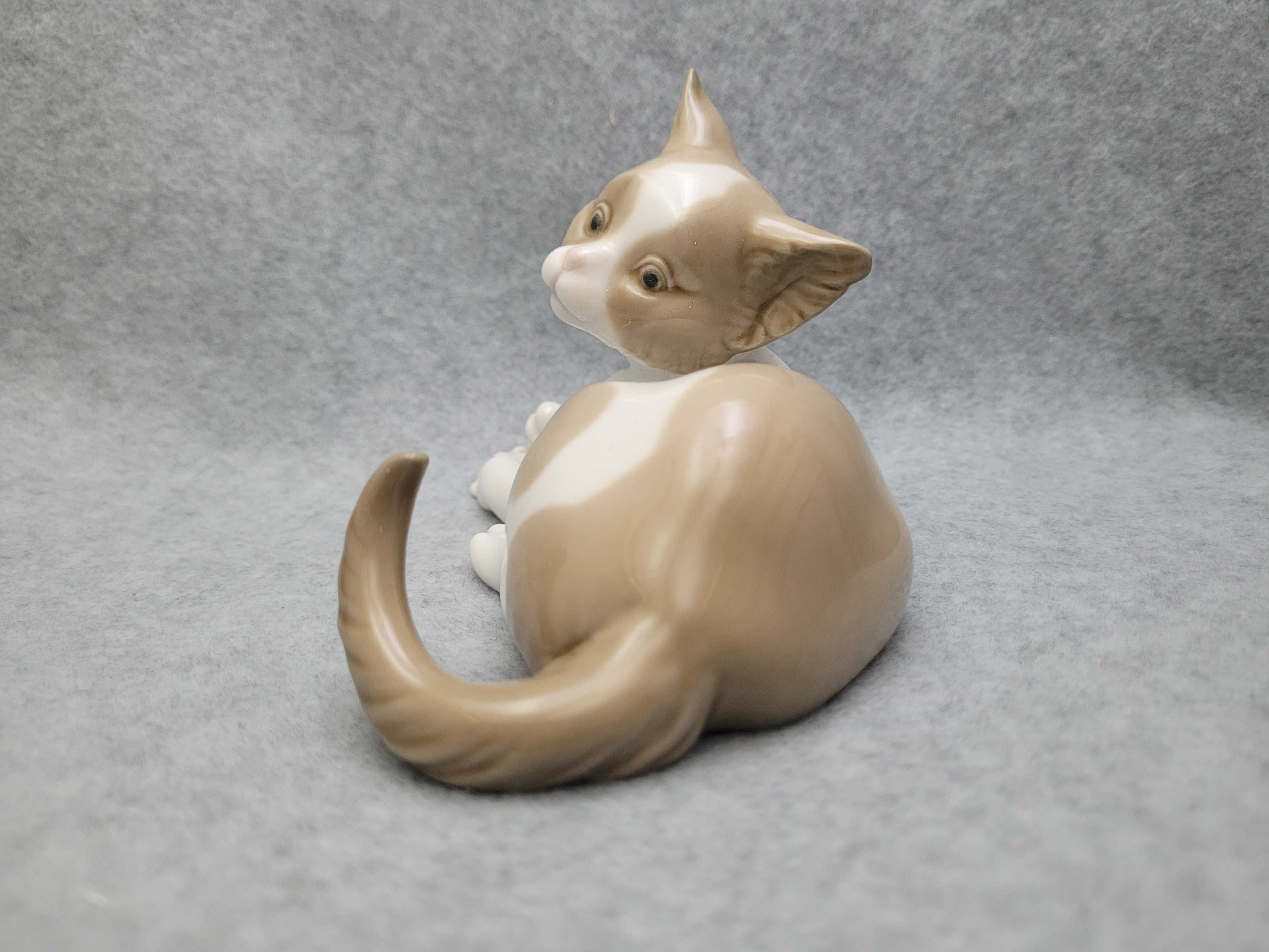 Статуэтка " Кот лежит " Lladro Испания 13 х 8.5cм