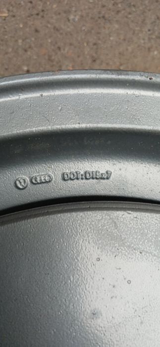 Диск колесный R15 оригинал VW Transporter T4 701 601 025