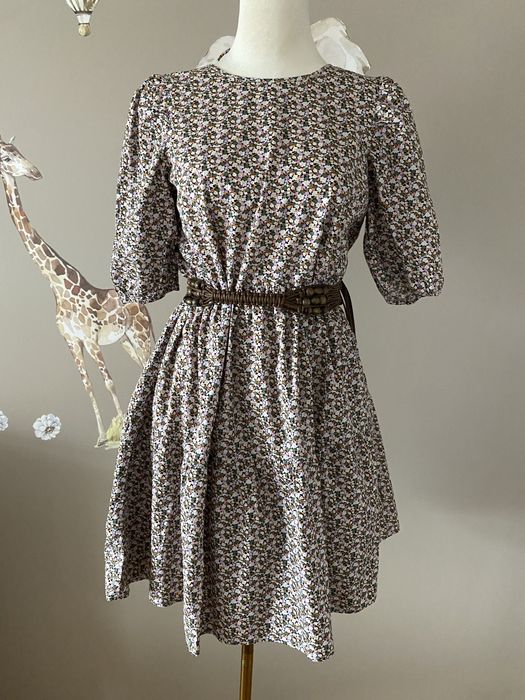 Dziewczęca luźna sukienka w kwiatuszki z organicznej bawełny