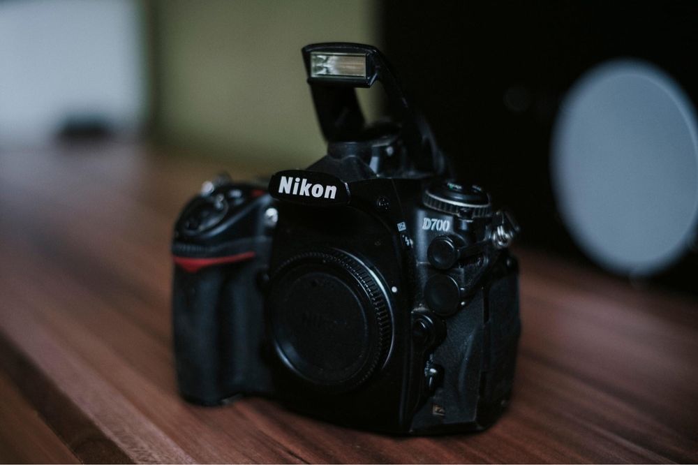 Lustrzanka pelnoklatkowa Nikon D700. Dwa akumulatory, komplet.