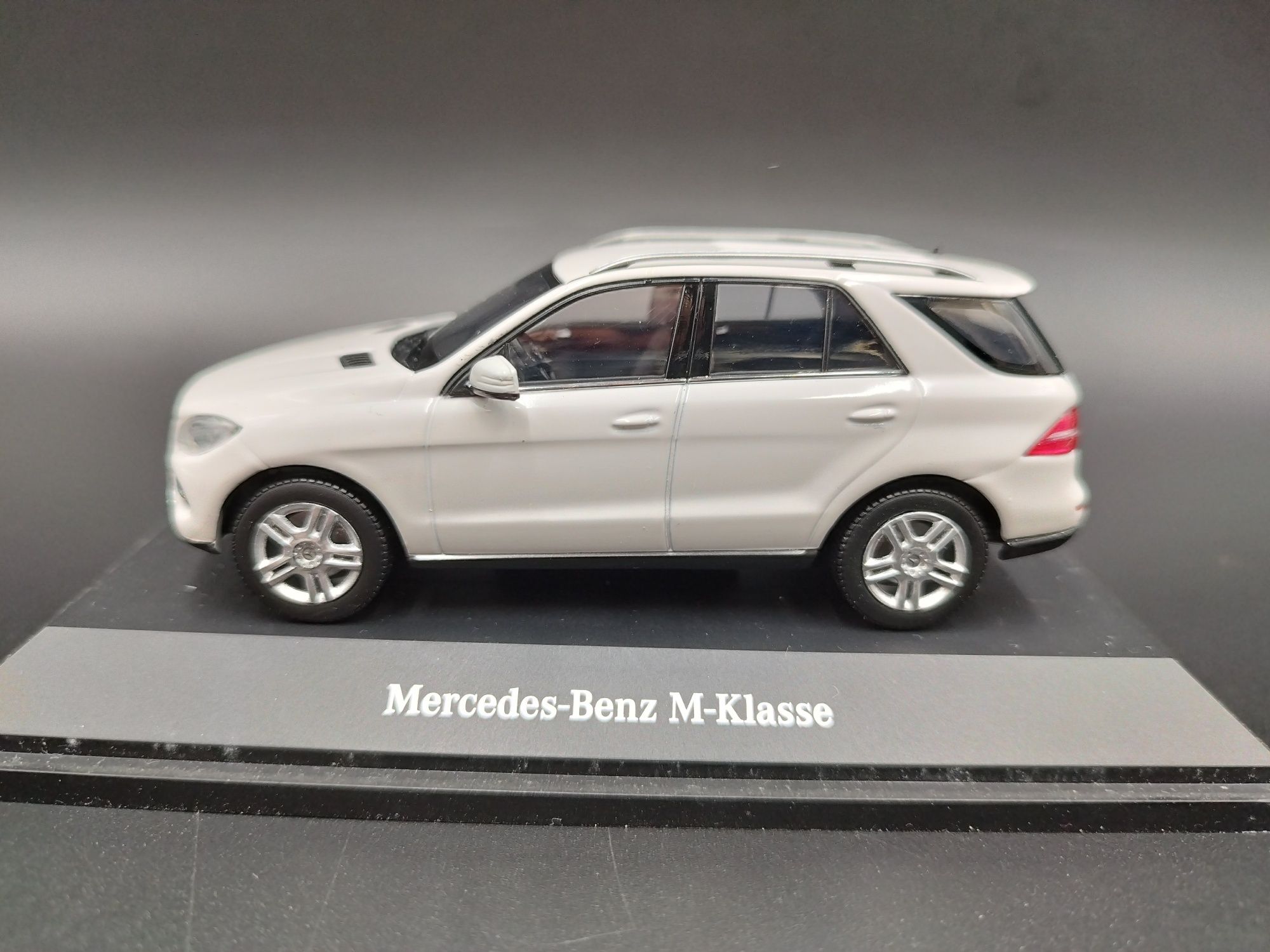 1:43 Minichamps Mercedes M-Class model nowy