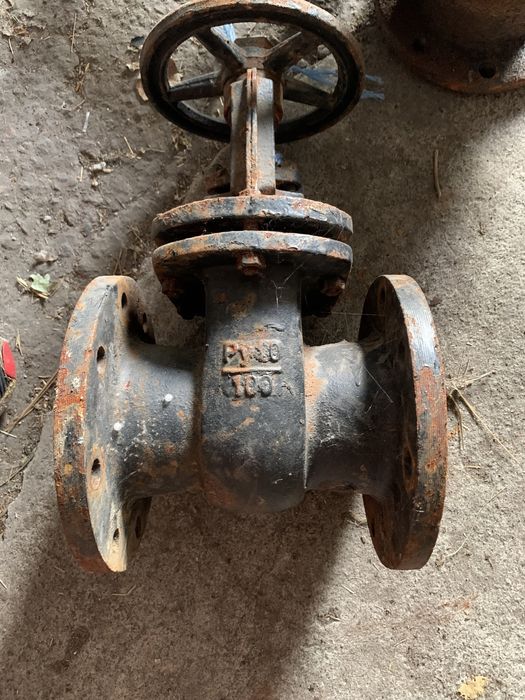 Задвижки 100 чугунні