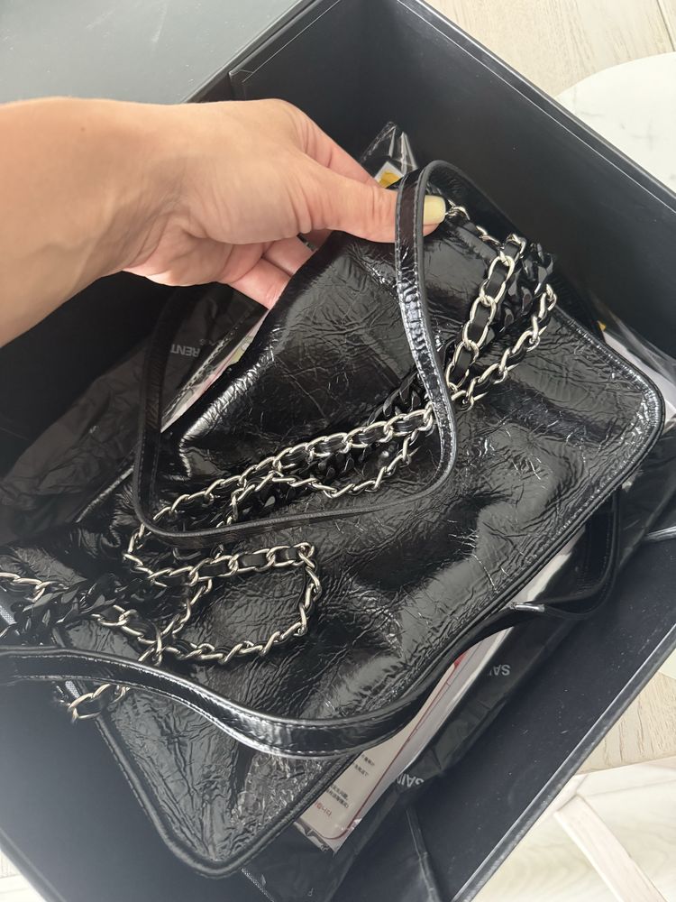 Продам женскую  сумку YSL