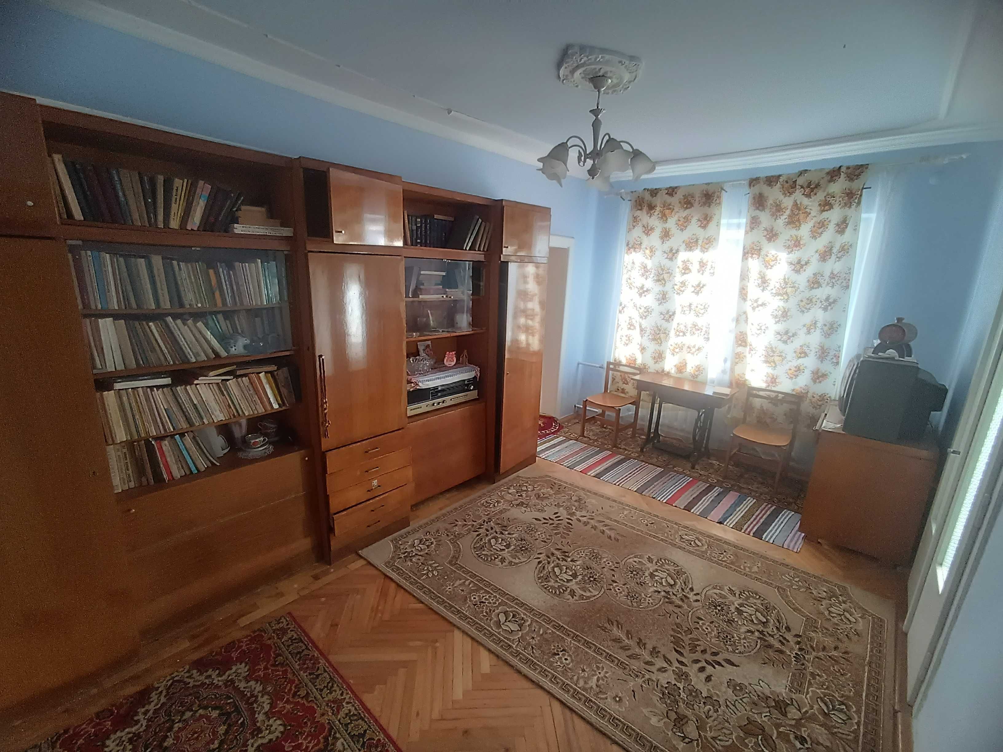 ПРОДАЖ 4х кімнатного БУДИНКОВОЛОДІННЯ (2 окремих будинки) у передмісті